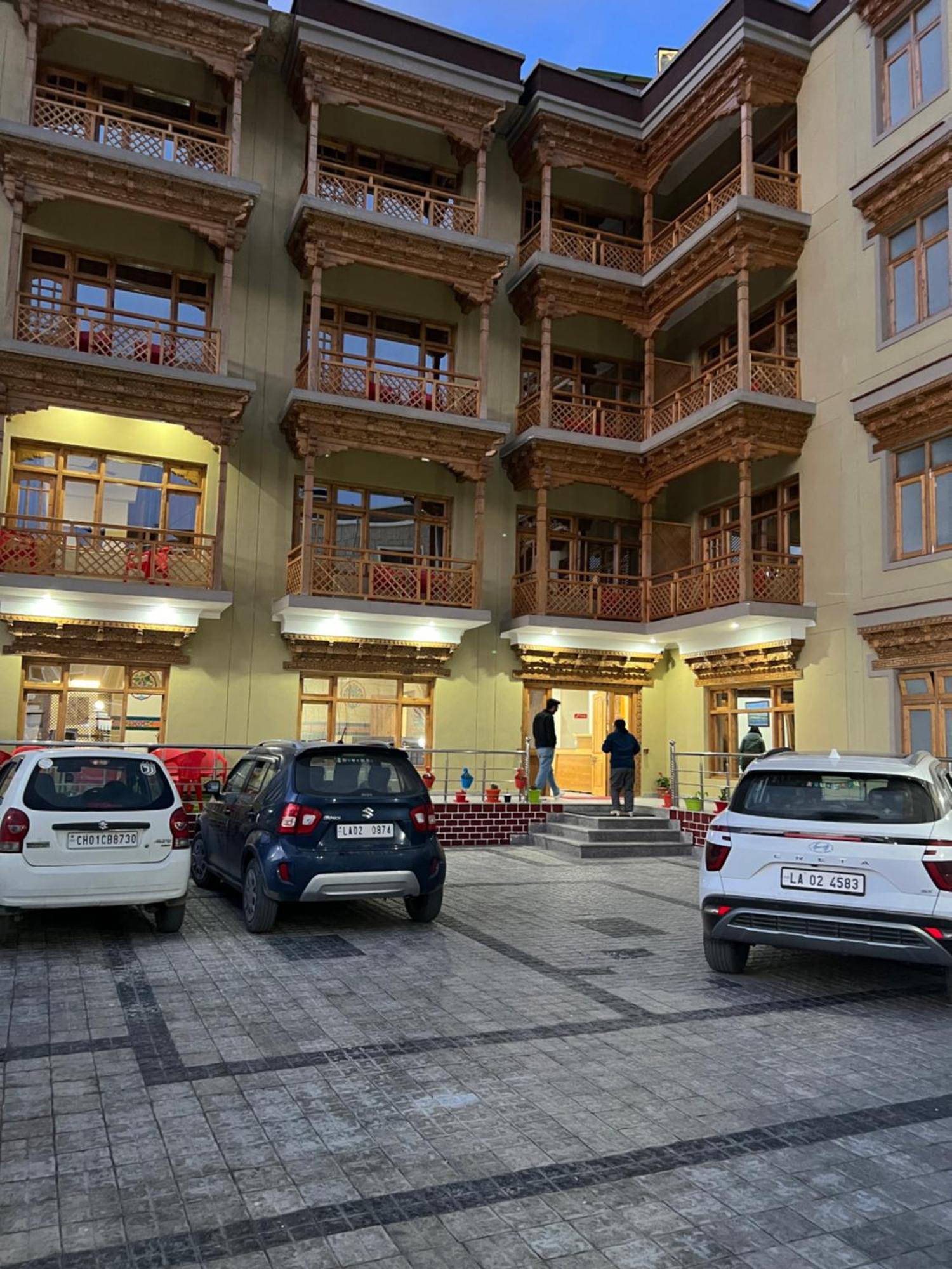 The Nangsay Hotel Leh Exteriör bild