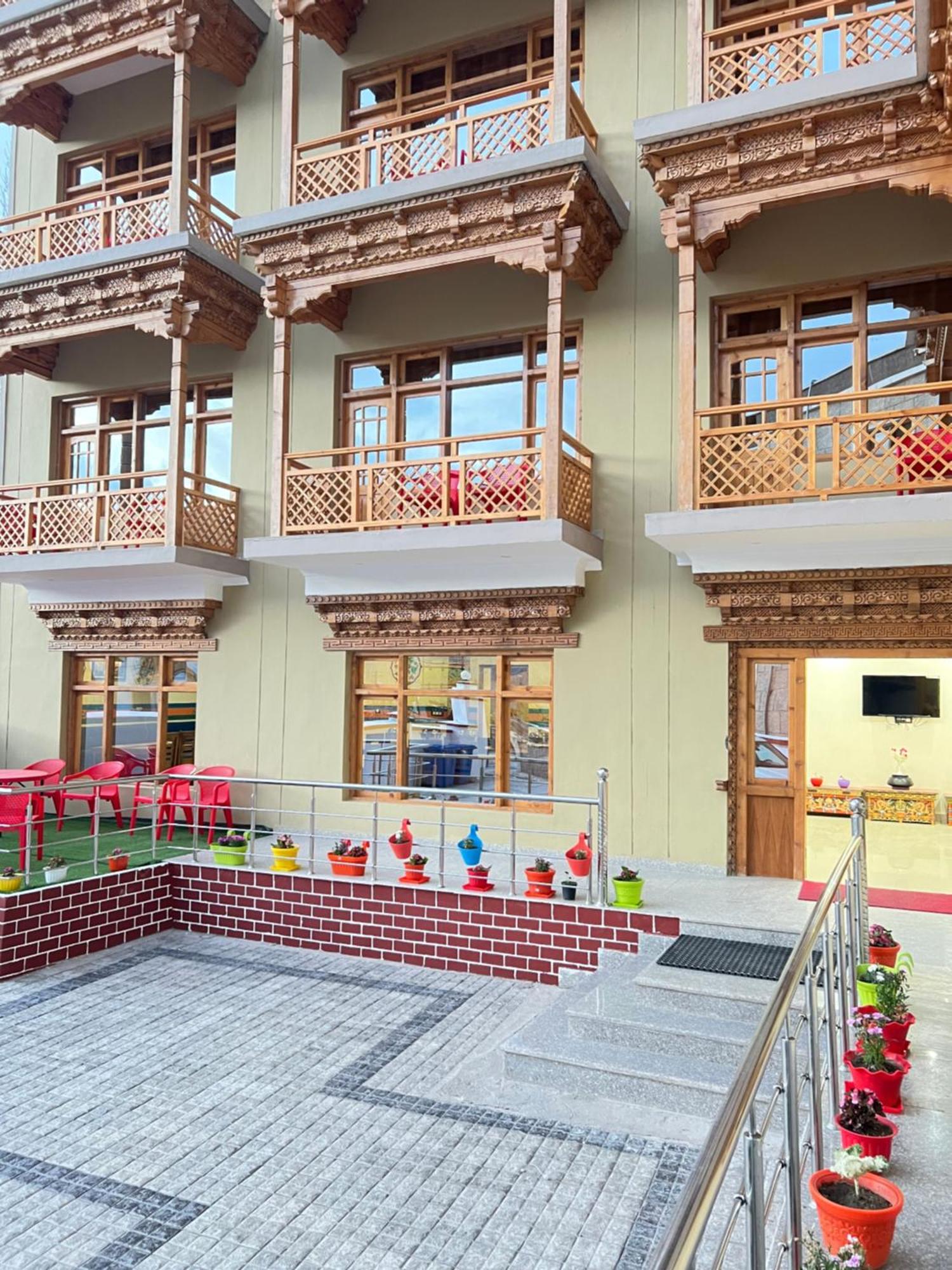 The Nangsay Hotel Leh Exteriör bild