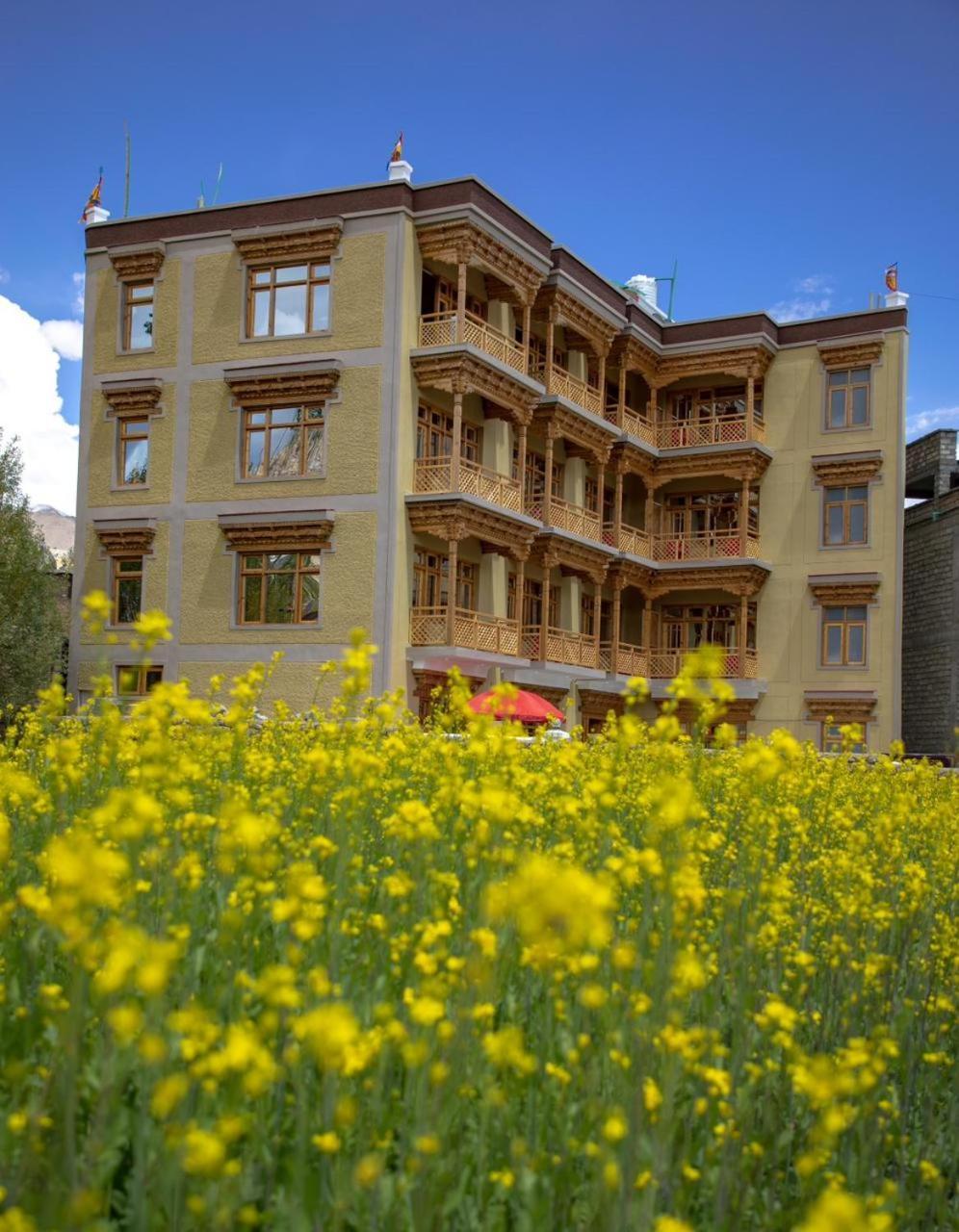 The Nangsay Hotel Leh Exteriör bild